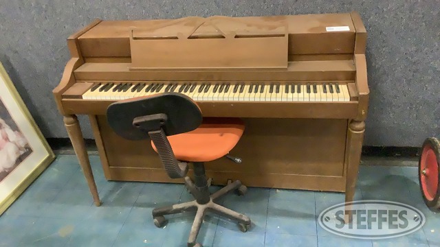 Howard Piano w/Chair